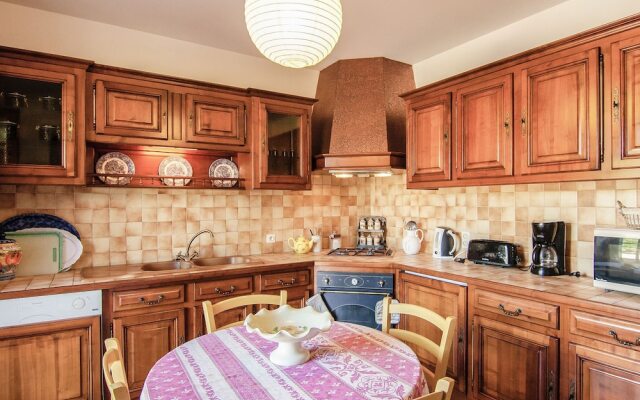 Lovely Villa in Condat-sur-vézère With Swimming Pool