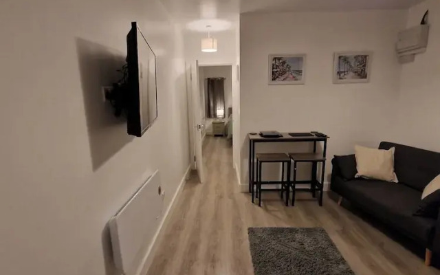 Cozy Apartment at Highbanks The Annex