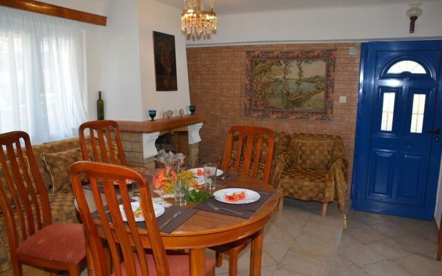 Traditional Summer House in Marmari