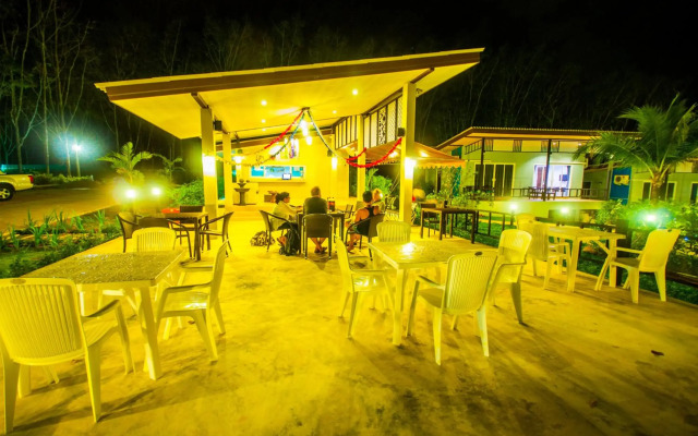 Chomphu Resort Khaolak