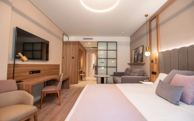 Hotel Giralda Center