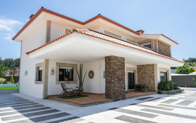 Villa con piscina a pie de playa