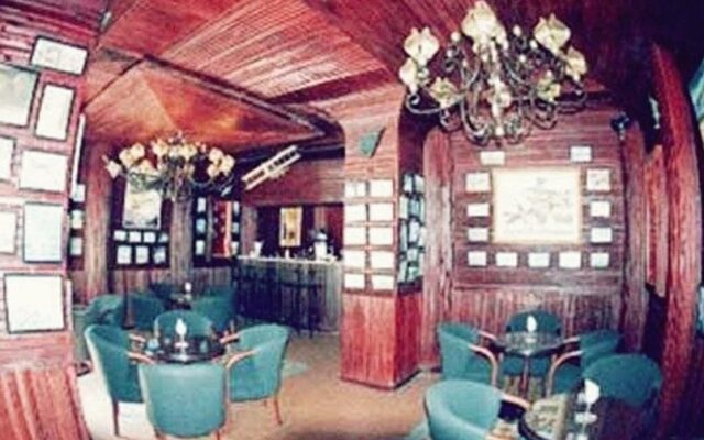 Acacia Hotel & Suites
