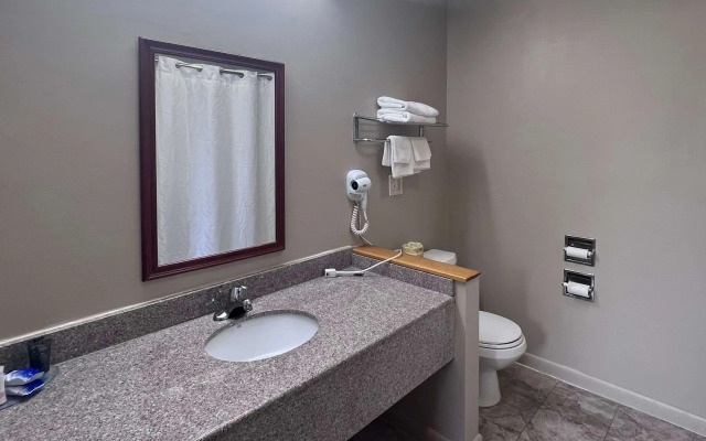 Rodeway Inn & Suites