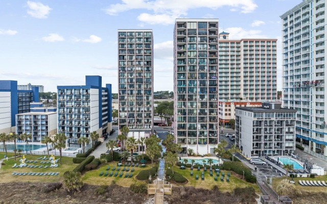 Newly Renovated Oceanfront 1BR Condo