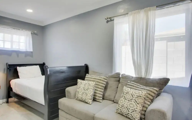 Ultimate Phoenix Group Getaway: Patio + Pool!