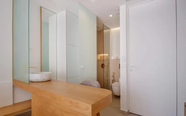 Phos Hotel Adults Only