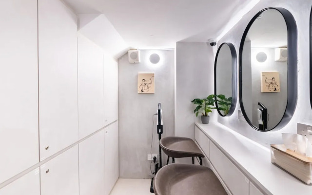 Jyu Capsule Hotel