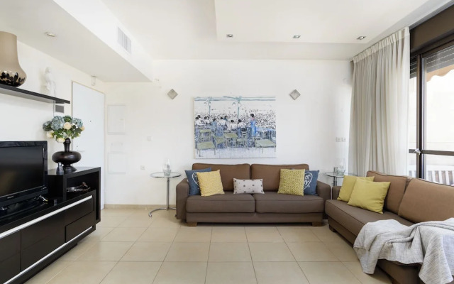 Comfy & Terrace neear Beach by FeelHome