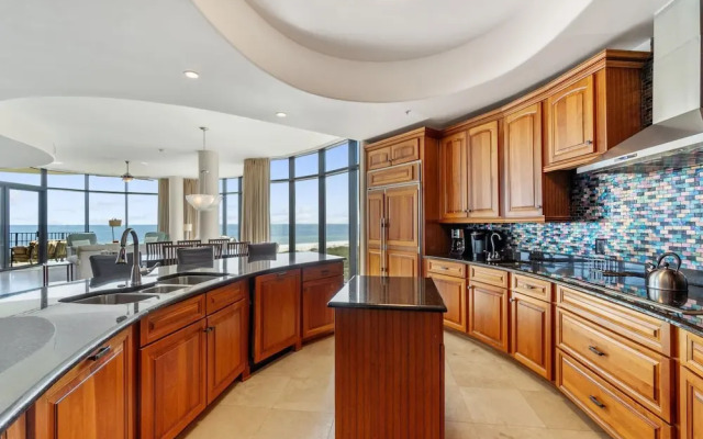 Capri 202 + Free Seasonal Beach Service