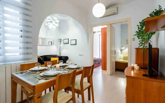 FridaysFlats, Cozy & Quiet - 2 bedroom flat near sagrada familia