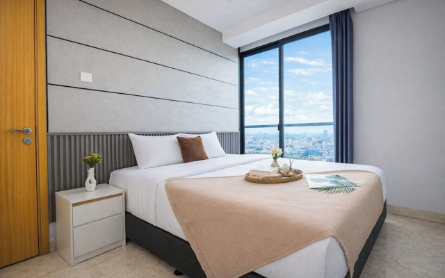 Magnificent And Strategic 2Br At Apartment Capitol Suites