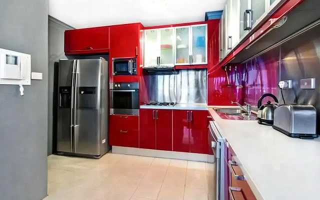 Sydney CBD 2 Bedroom Apartment with Balcony