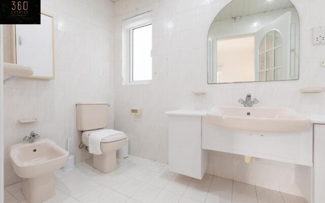 Breathtaking Seafront 3BD, Sliema coast by 360 Estates
