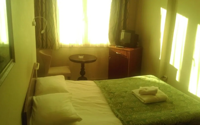 Adapalas Hotel