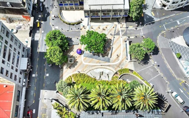 Central 1 Bedroom in Metropolis