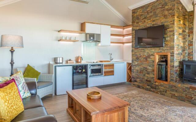 Boardwalk Lodge - Luxury Studio 2 - King Beds