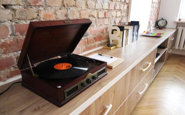 Krakowskie Przedmiescie - Night and Day