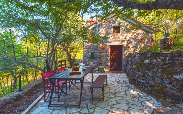 Escape in the Forest, Cosy Chalet with Home Cinema