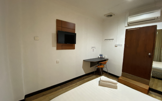 Super OYO 89847 Switz Paradise Hotel