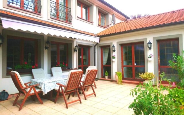 House with 3 Bedrooms in Šamorín, with Furnished Terrace And Wifi