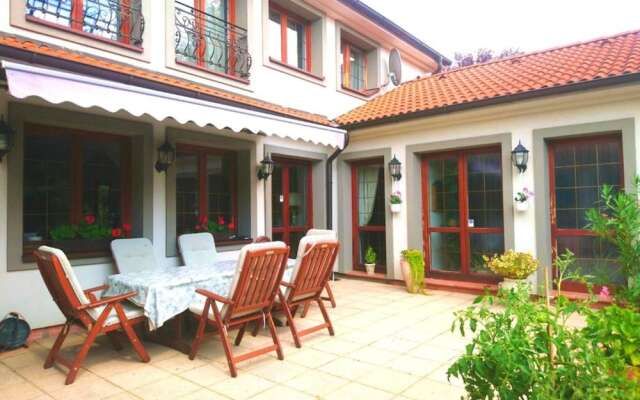 House With 3 Bedrooms in Šamorín, With Furnished Terrace and Wifi