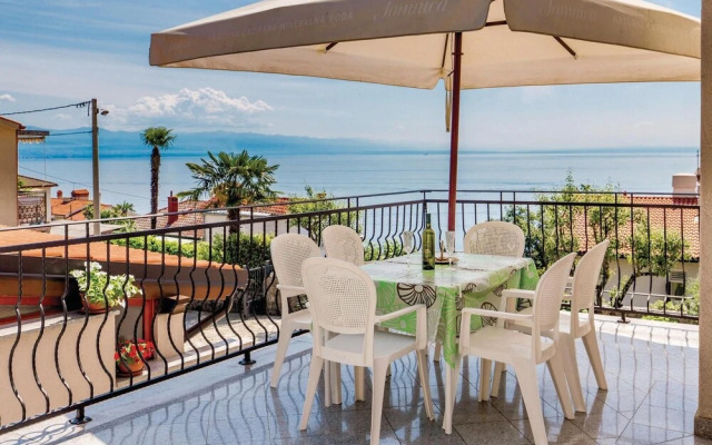 Beautiful Home in Icici With Wifi and 3 Bedrooms