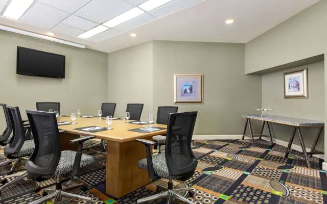 Royal Hotel Edmonton Airport, Trademark Collection by Wyndham