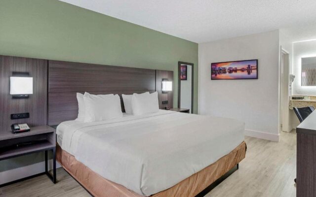 Quality Inn & Suites Orlando East - UCF Area