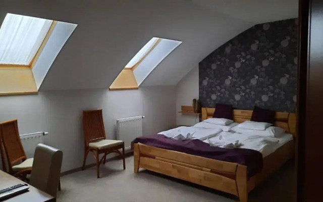 Trojka Hotel És Panzió