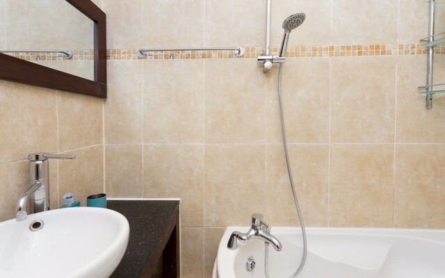 3 Bed Kensington Apartment with Balcony