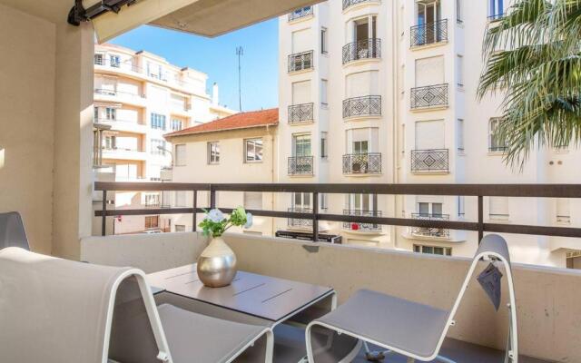 Carlton Area : Luxury & New 2 Beds/ 2 Baths