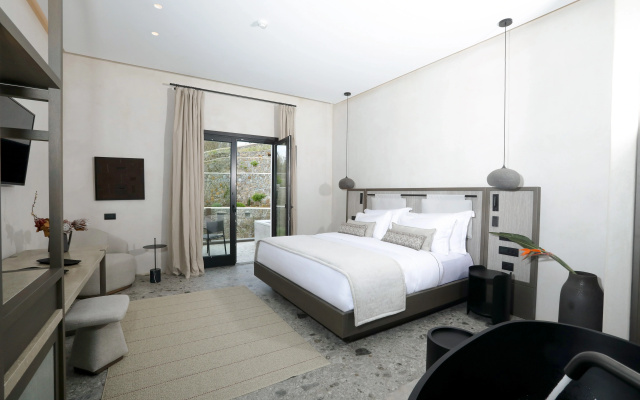 Aeonic Suites and Spa