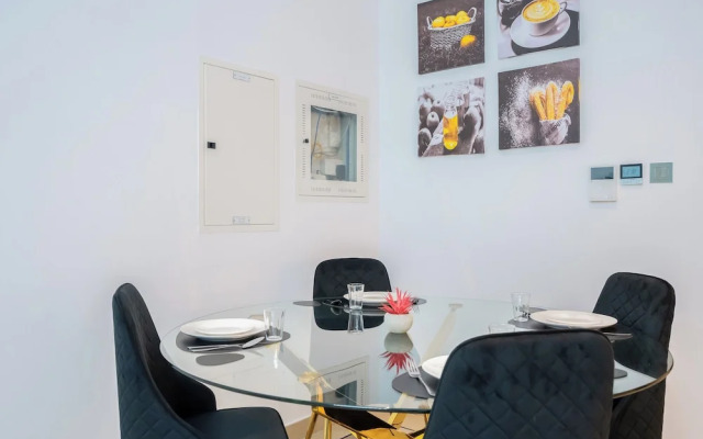 HomesGetaway- 1BR Apt in Marina Gate1