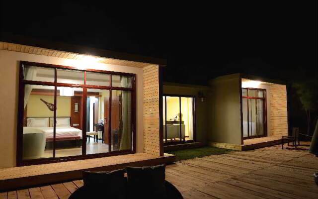 Lijiang Lashi Lake Retreat