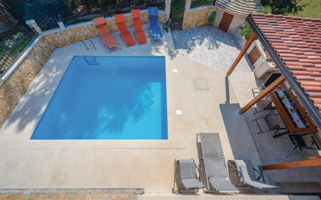 Beautiful Home in Valbandon With Wifi and 4 Bedrooms