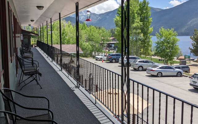 Western Riviera Lakeside Lodging