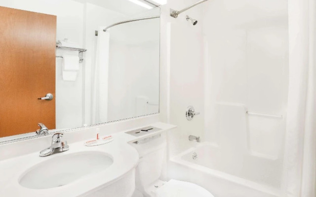 Beckley East Microtel Inn / Suites