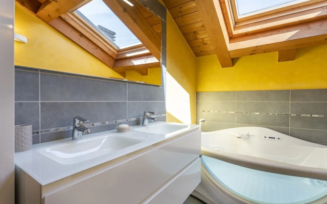 New Deal - APT with Terrace & Jacuzzi