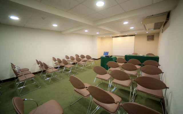 Roosevelt Hotel & Suites
