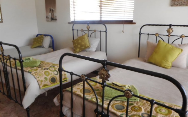 Catalina Cottage Holiday House – Guest Rooms – Port Macdonnell