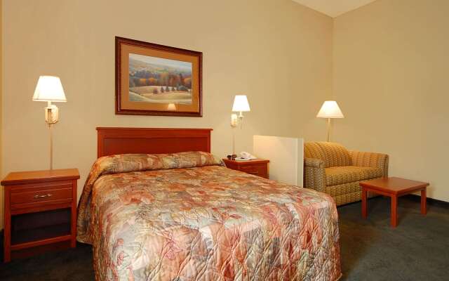 Econo Lodge Inn & Suites Kearney