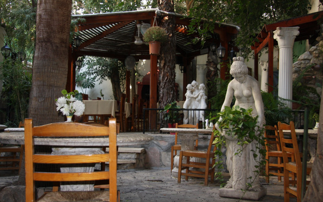 Kiniras Traditional Hotel & Restaurant