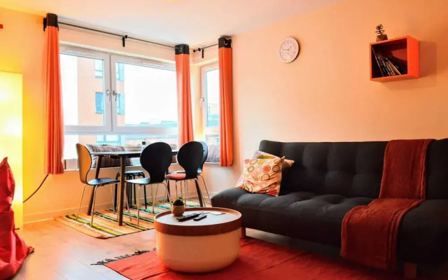 Modern 2 Bedroom Apartment Near the Sea