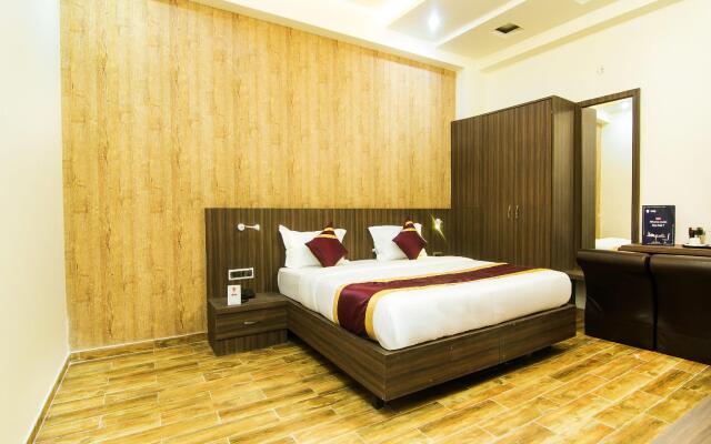 OYO 6844 Hotel Sam Inn