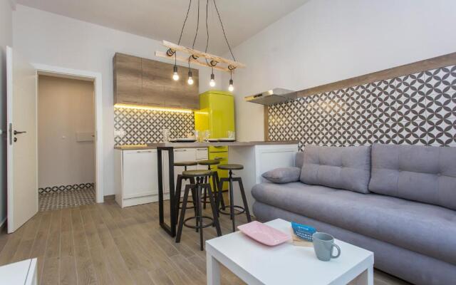 Sunny and Modern 1bdr Apartment in the Center