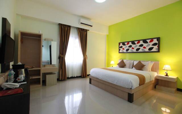 Green Tropical Village Hotel & Resort