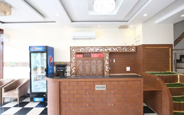 OYO 17081 Hotel Signia