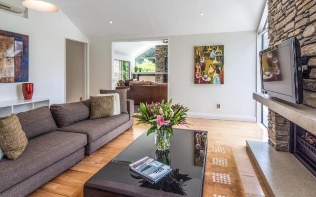 Riverview Retreat Holiday Home by MajorDomo