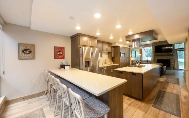 Steps to Ski Trails! Stay at Park Avenue 256 w/ Hot Tub & Pool